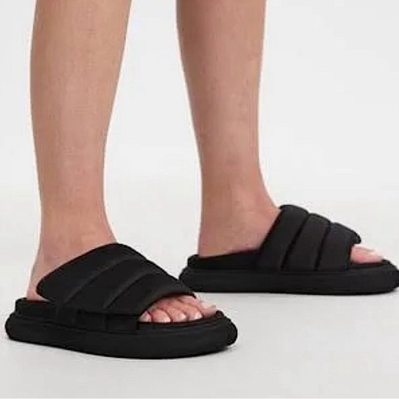 Alias Mae Women’s Clove Black Puffer Quilted Slide Sandals with box - Picture 1 of 12
